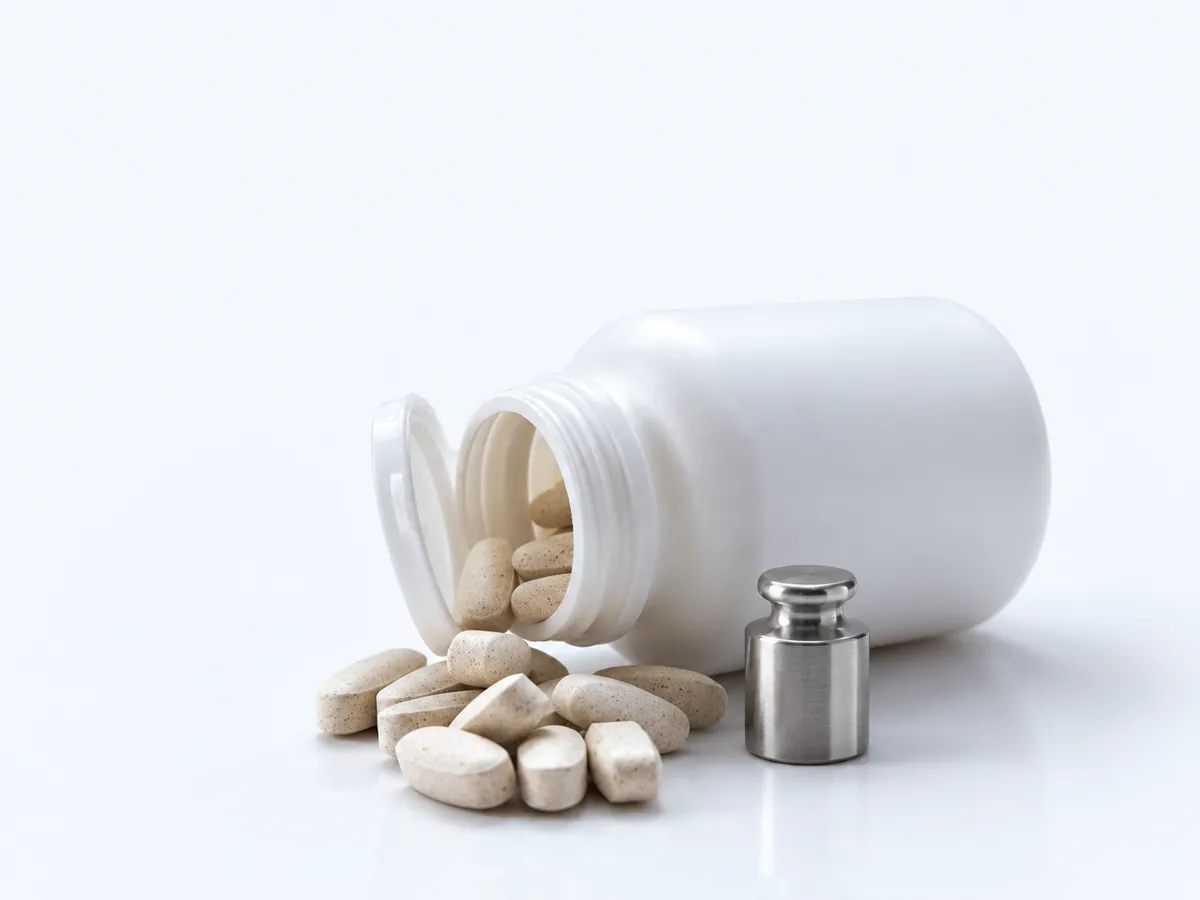 Tablets and a check weight (illustrative)